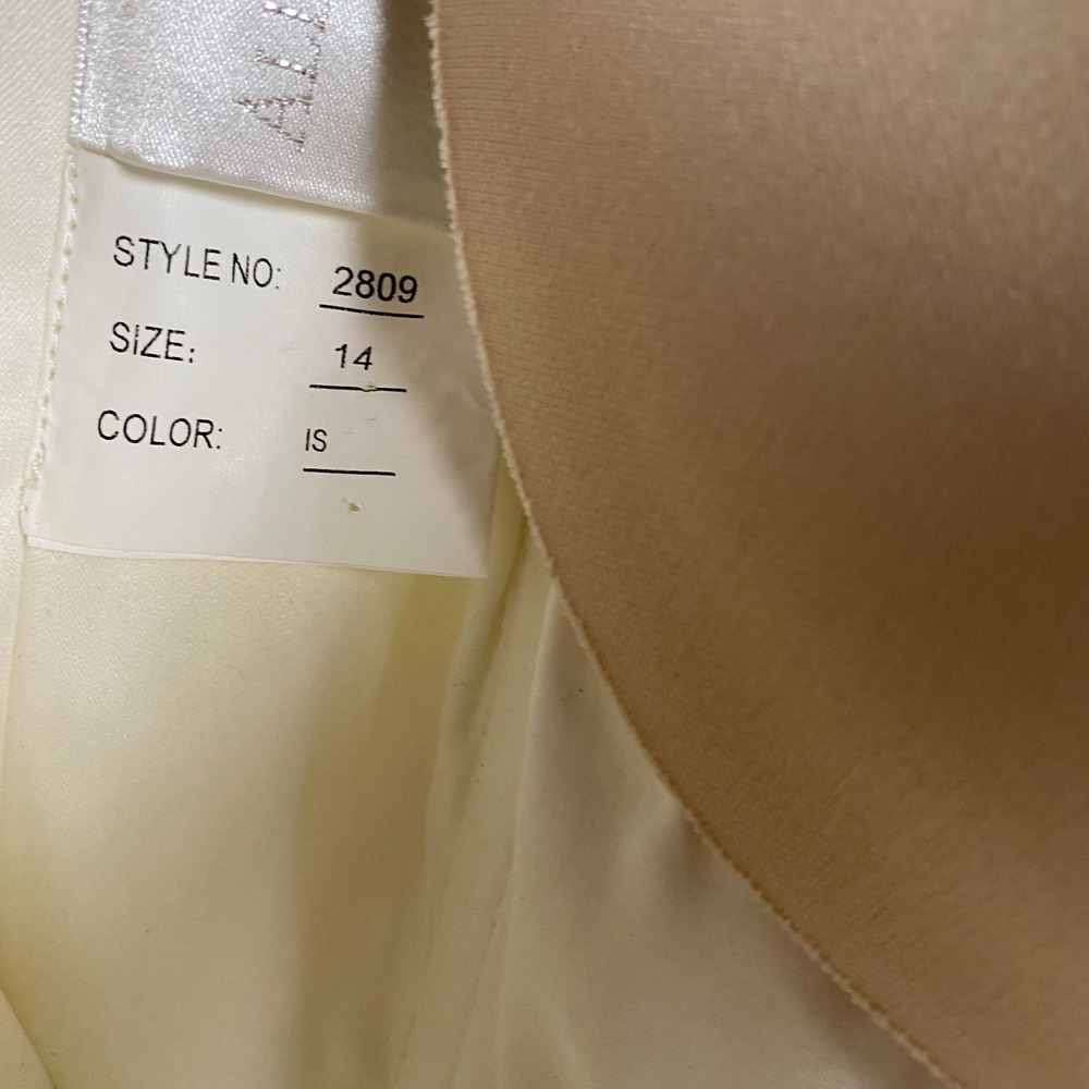 Wedding Dress Allure Romance Style 3609 - Size 14  Excellent Condition - Picture 10 of 14